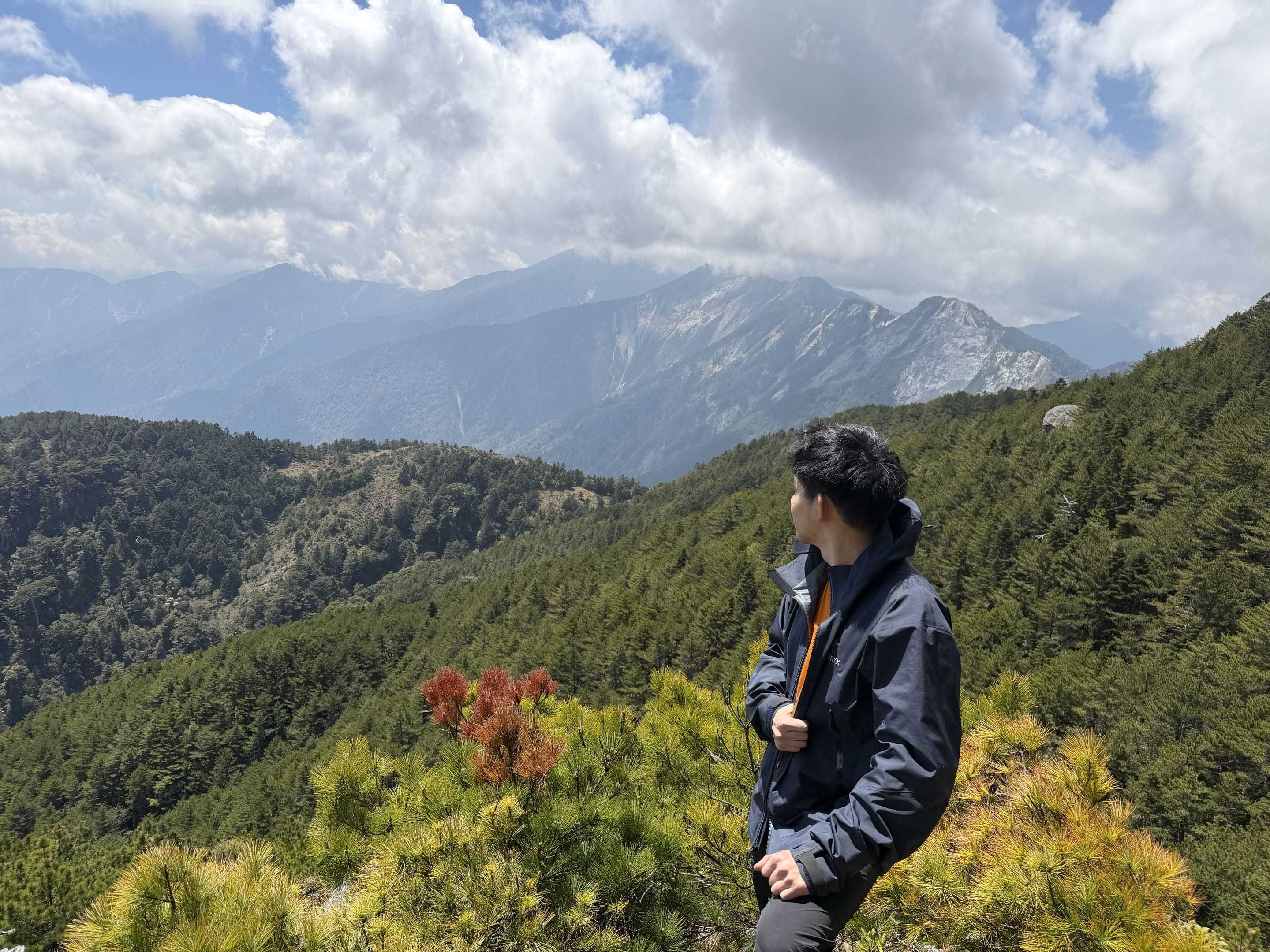 The vista adjacent to the Black Lake